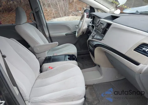 2014 Toyota Sienna Le V6 8 Passenger z USA, uszkodzony, nr VIN 5TDKK3DC6ES433948